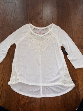 NWT White Lace Trim Raglan Top